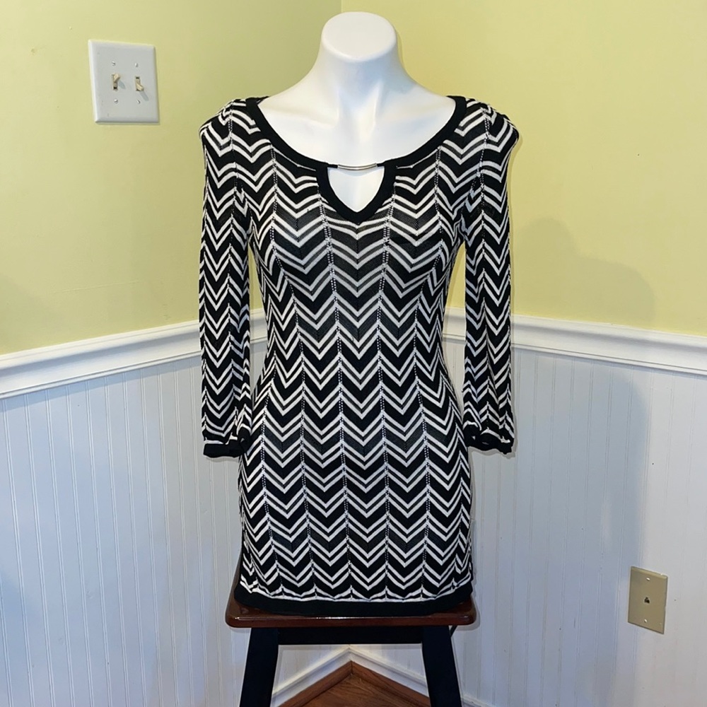 WHBM White House Black Market Ladies long sleeve geometric print dress. XS